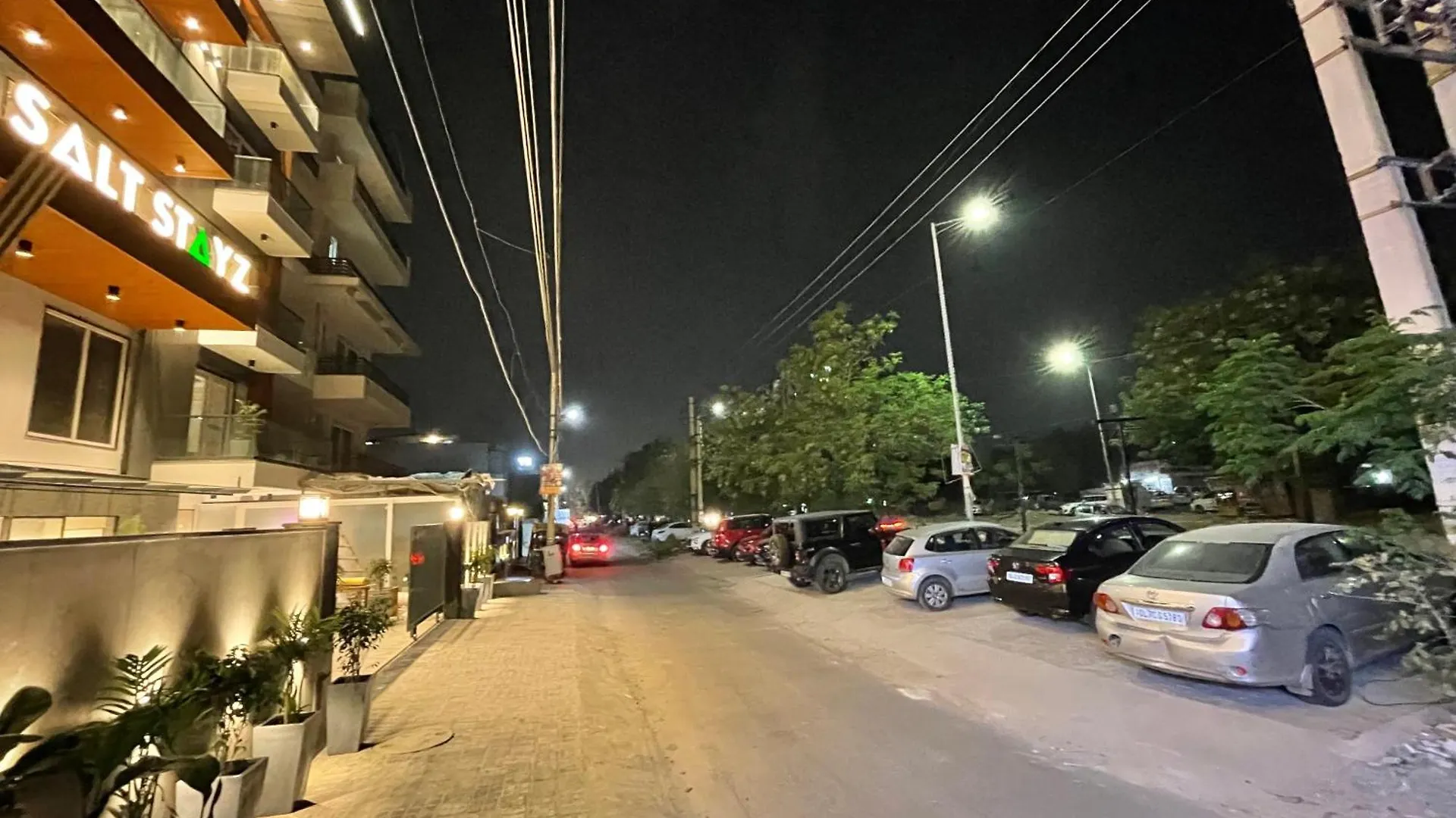 Saltstayz Premier - Near Golf Course Road & Sector 57 Γκουργκάον 4*,  Ινδία