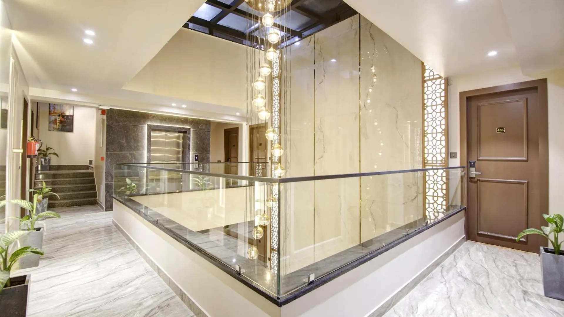 Saltstayz Premier - Near Golf Course Road & Sector 57 Γκουργκάον