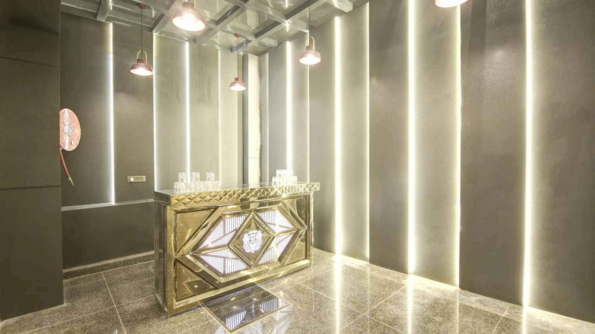 Ξενοδοχείο Saltstayz Premier - Near Golf Course Road & Sector 57 Γκουργκάον
