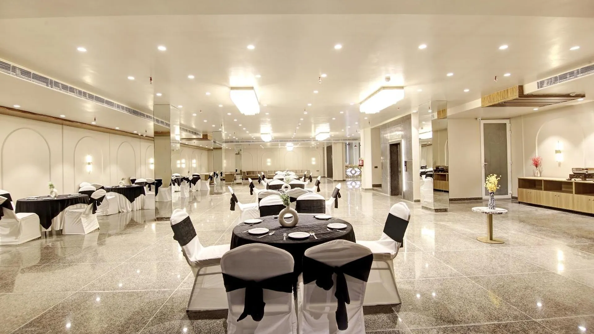 Ξενοδοχείο Saltstayz Premier - Near Golf Course Road & Sector 57 Γκουργκάον