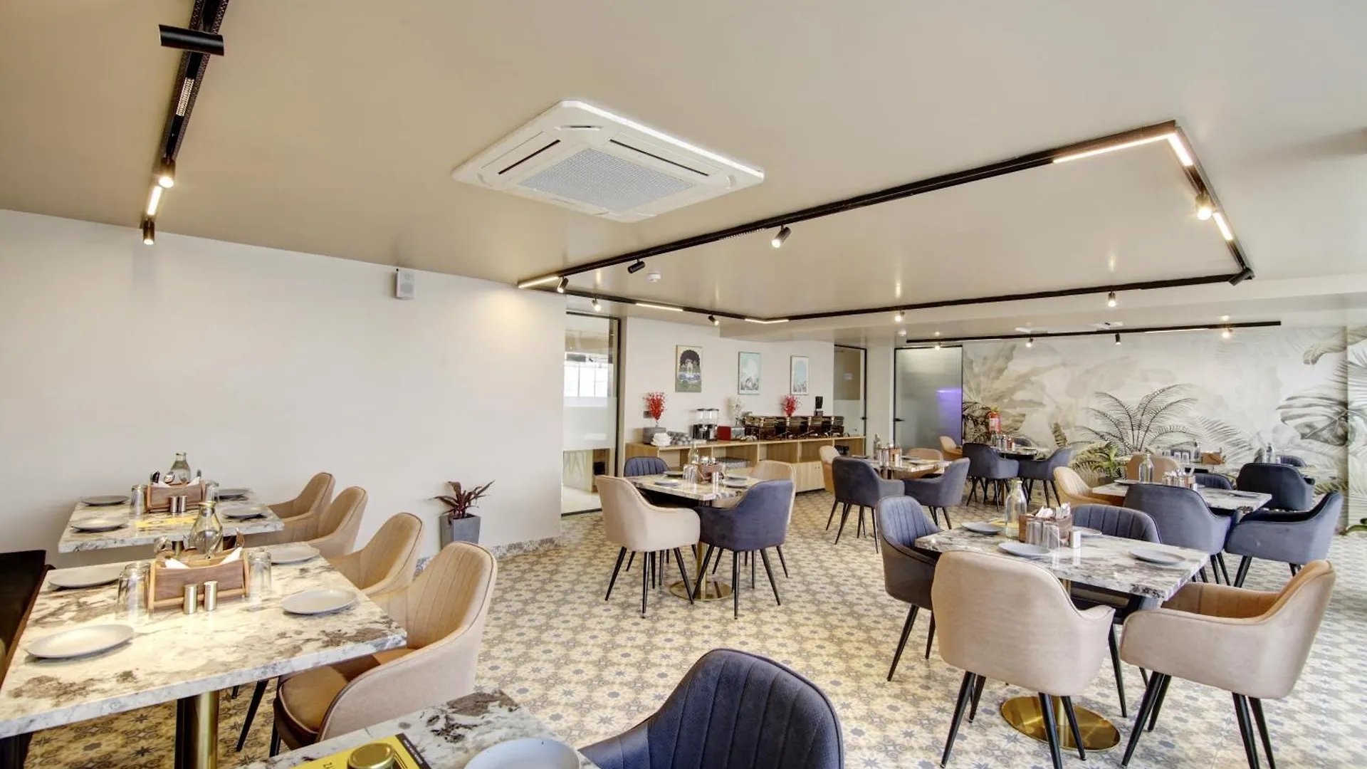 Ξενοδοχείο Saltstayz Premier - Near Golf Course Road & Sector 57 Γκουργκάον