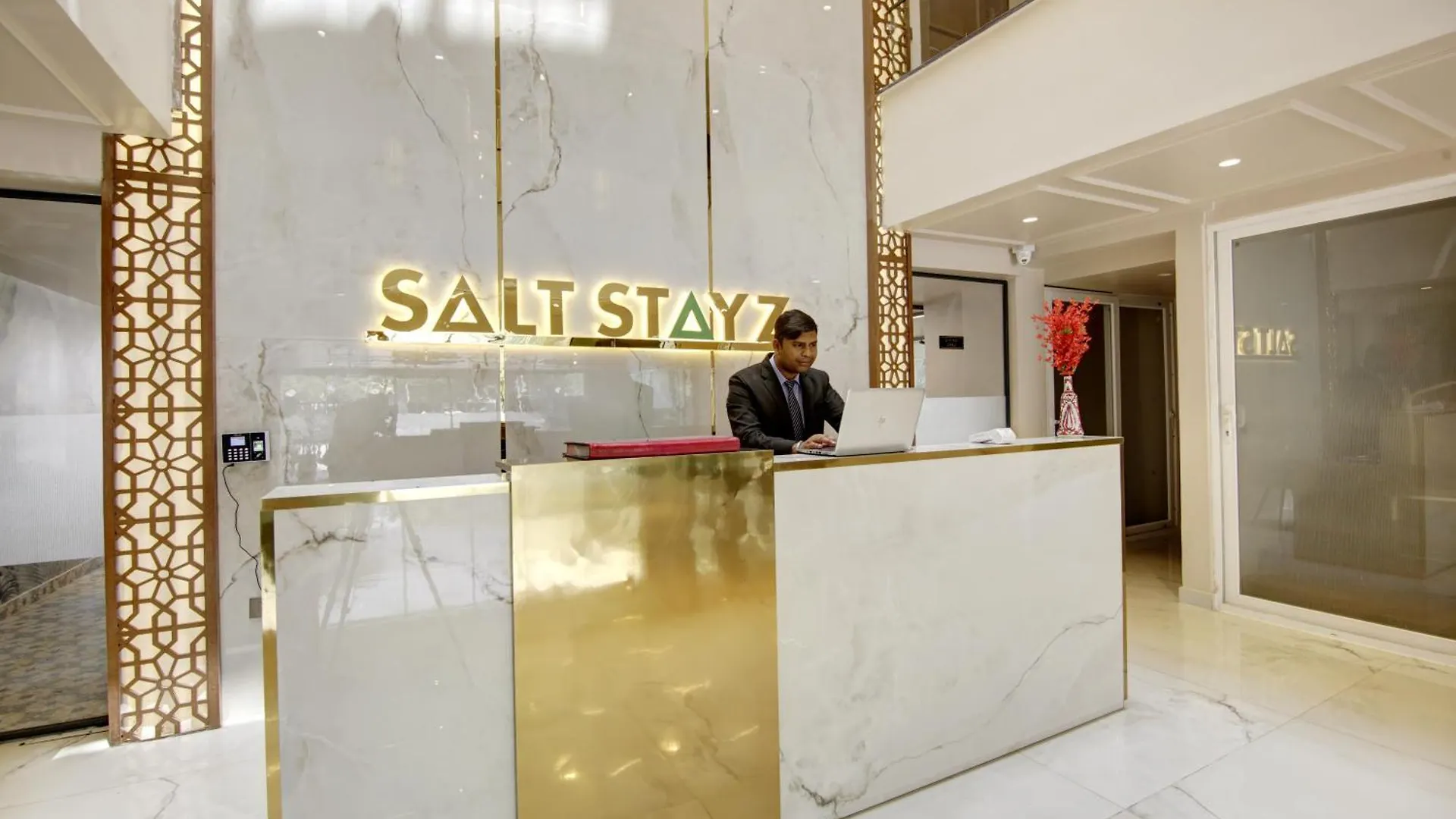 Saltstayz Premier - Near Golf Course Road & Sector 57 Γκουργκάον