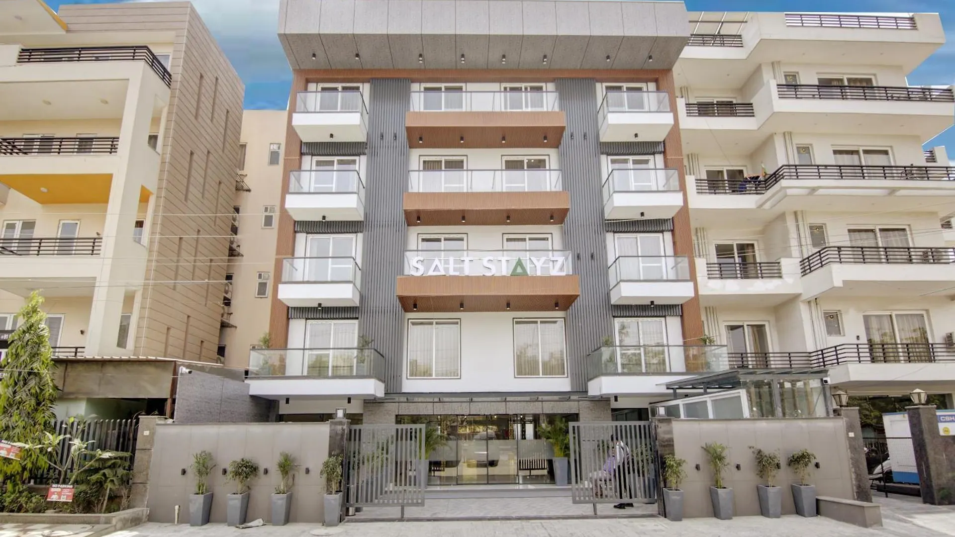 Saltstayz Premier - Near Golf Course Road & Sector 57 Γκουργκάον Ξενοδοχείο